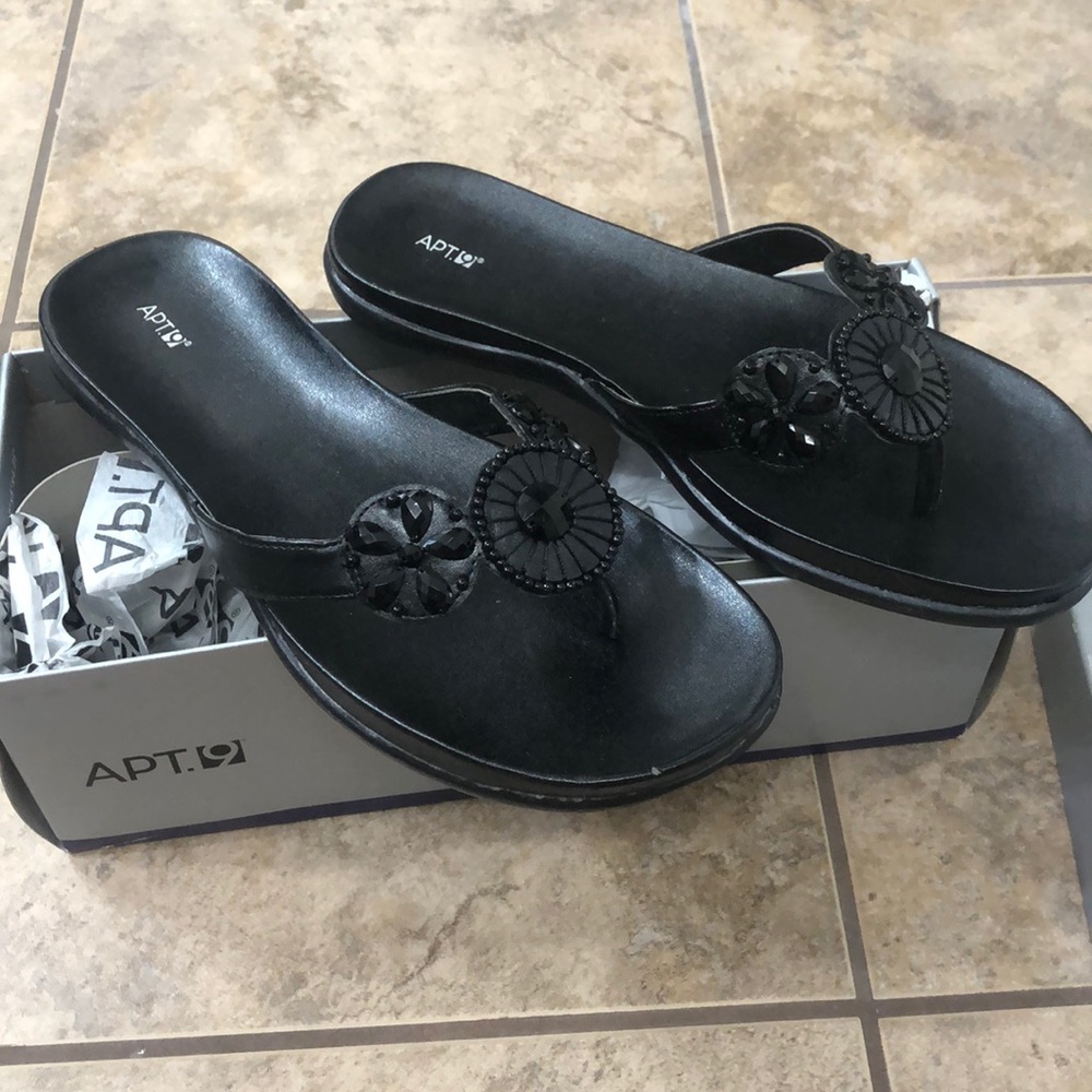 Black sandals - flip flops